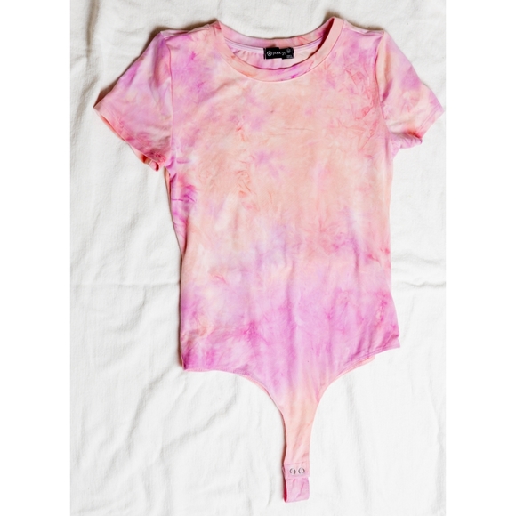 ✨️2FOR10✨️ Tie-dye pink bodysuit - Picture 1 of 3